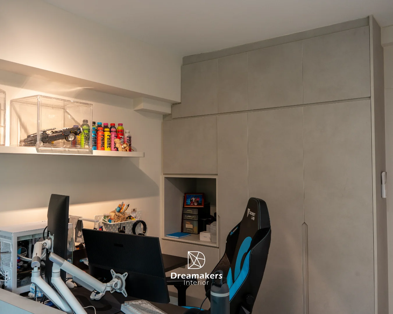 Home office and gaming room with concrete-look wardrobes and display niche, Anchorvale Link 5-room resale HDB