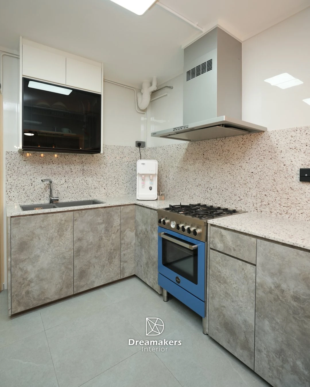 Kitchen with full-height granite backsplash, blue range cooker and lift-up crockery cabinet, Tampines executive apartment renovation