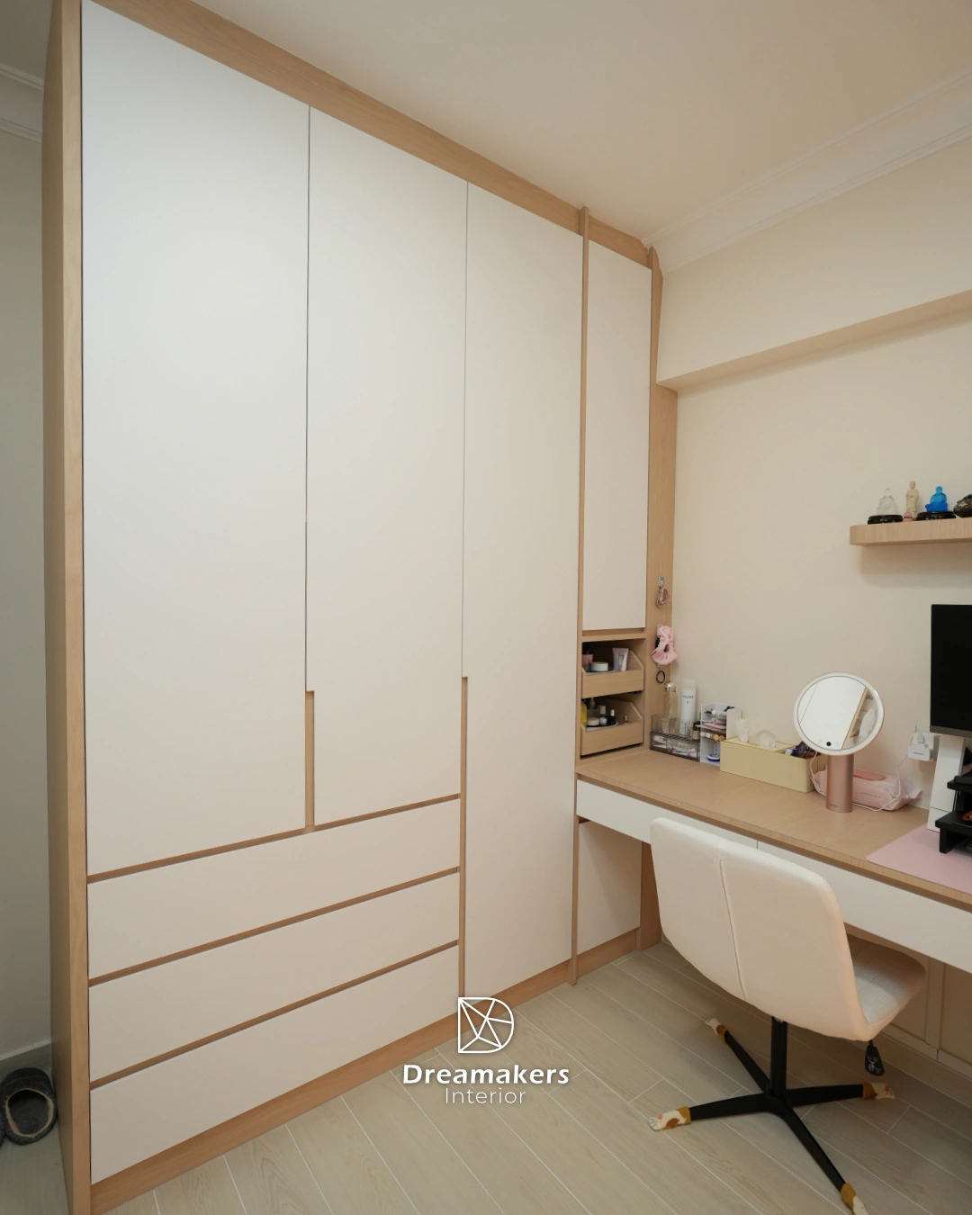 Wardrobe wall with oak trim and built-in dressing desk, Jurong West 3-room resale HDB bedroom