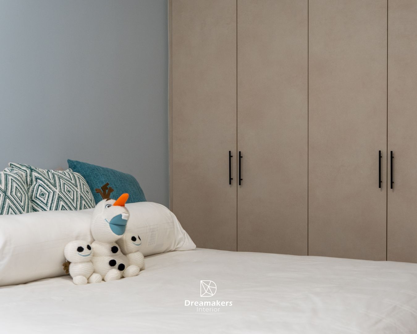 Bedroom in a warm modern 4-room resale renovation, Lengkong Tiga